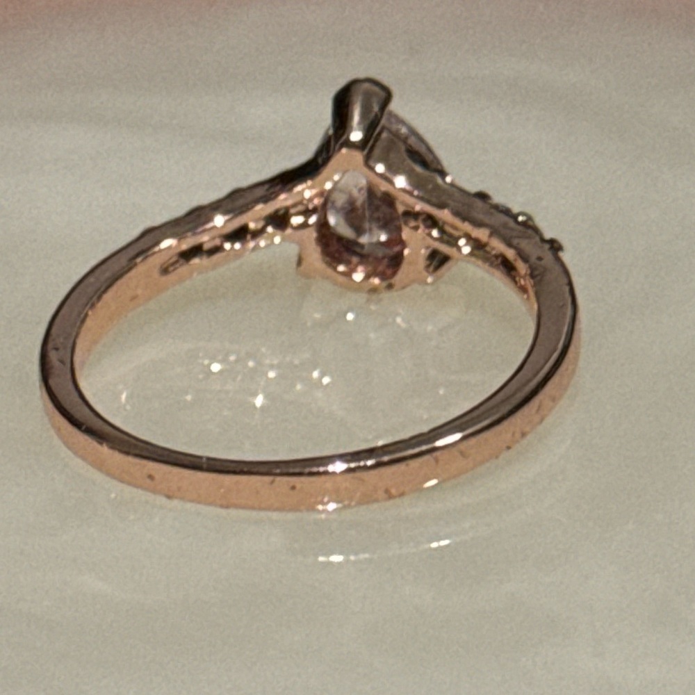 Rose Gold Tone Crystal Ring Size 7.5 NWOT - Picture 4 of 5